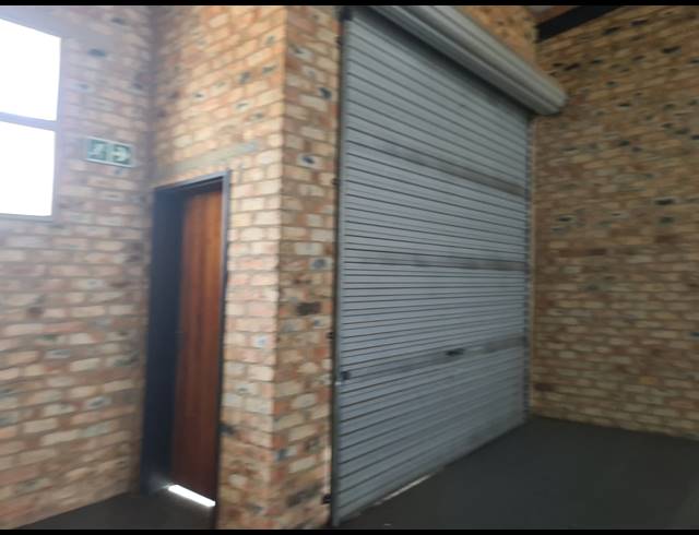 140M² WAREHOUSE TO LET IN PRESIDENT PARK